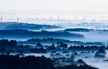 Paysage des Monts d'Arrées dans le brouillard